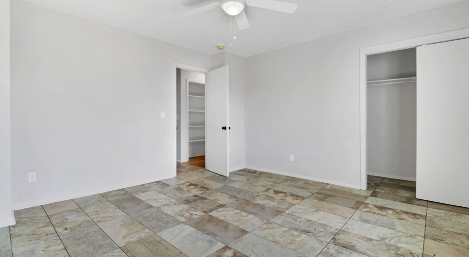 4 BR, 2 BATH townhouse in downtown Charleston, SC.