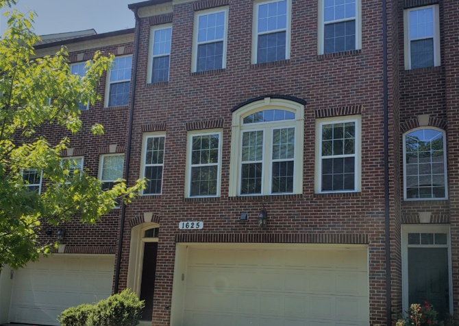 Houses Near Upscale Luxury 3BR TH for Rent!