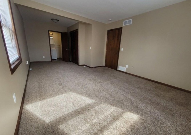 Houses Near Now Renting 4 Bed 2.5 bath house in Bettendorf!