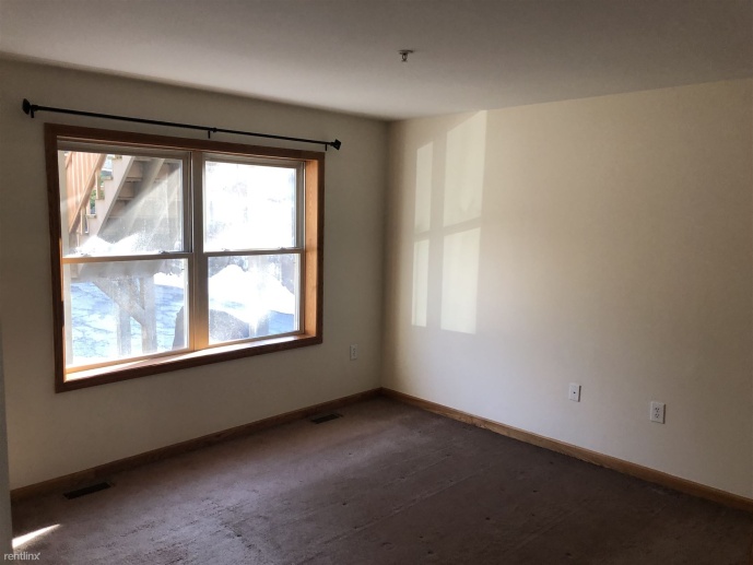 Cozy 1 Bedroom Apartment on 1st Floor of Townhouse - Located In White Plains