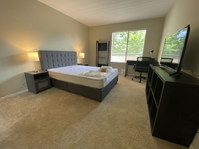 Luxury Shared and Private Bedrooms in Downtown Burbank (near Woodbury, NYFA, Warner Brother, Disney)