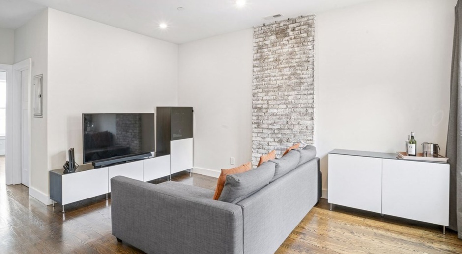 Gorgeous 2 bed/2 bath w/ roof deck in Southie!