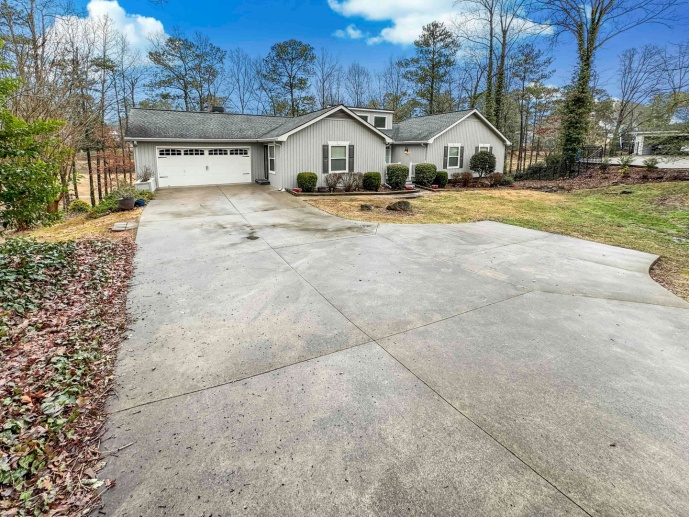 Fabulous 4 BR/3 BA Ranch with on the Golf Course in Marietta - Walton High