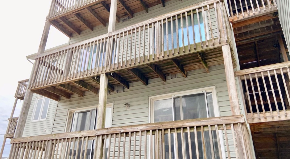 BEACH LIVING!! Gorgeous 2BD/2BA Condo at the Beach- Close to Bases and East Beach Shopping and Dining