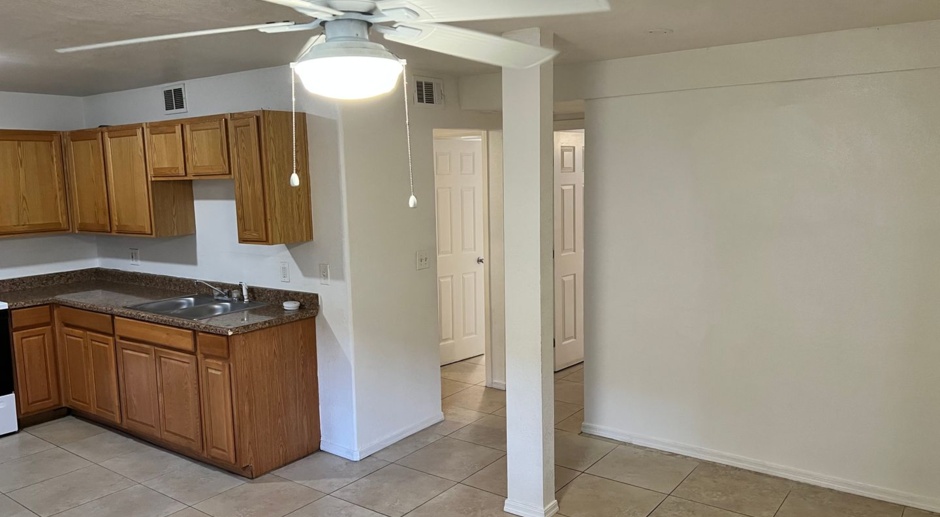 MOVE IN SPECIAL!! $100 OFF 1st MONTHS RENT!! ALL UTILITIES INCLUDED! AWESOME UNIT FOR RENT!