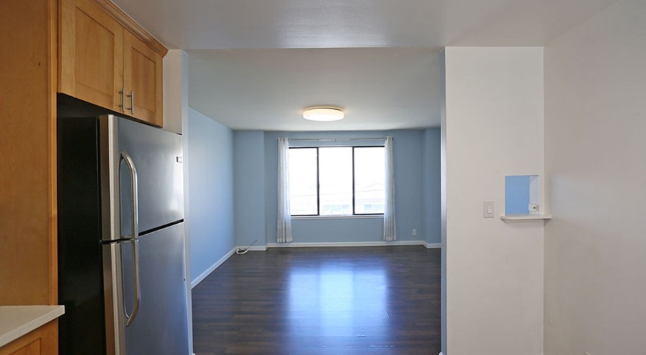 OPEN HOUSE:Sunday(4/7) 1:15pm-1:40pm  Top Full Floor 3BR/1.5BA flat in Central Richmond,1 car parking included,Shared Yard/Laundry (718 26th Avenue)