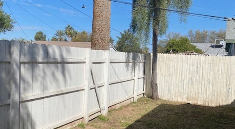$1,250 For Lease-1 Bedroom-1 Bath Apt in Triplex With Private Yard-Washer & Dryer in Phoenix 85008 !