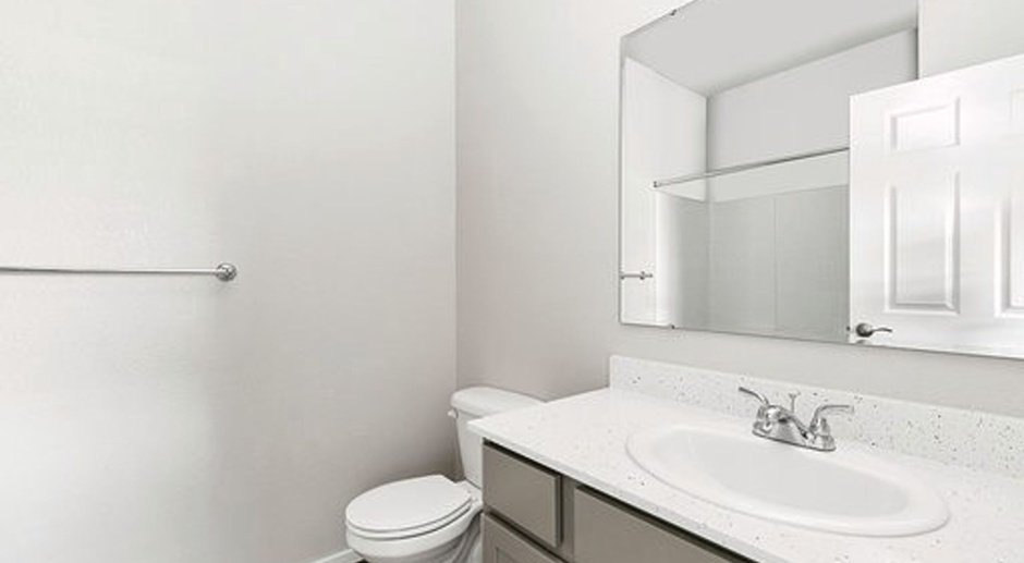 Modern Luxury Awaits: 2-Bedroom, 2-Bathroom Apartment - With Amenities!