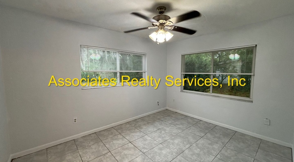 Updated 3 bed/ 1.5 bath single family home in NE Gainesville-- LOOK!