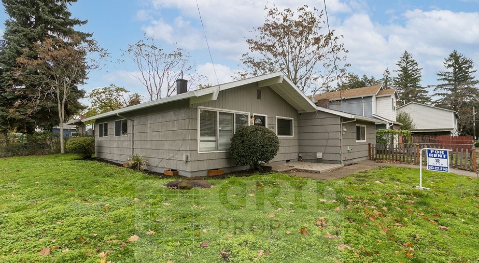 3+ Bedroom House w/ Large Backyard - Southeast Portland!