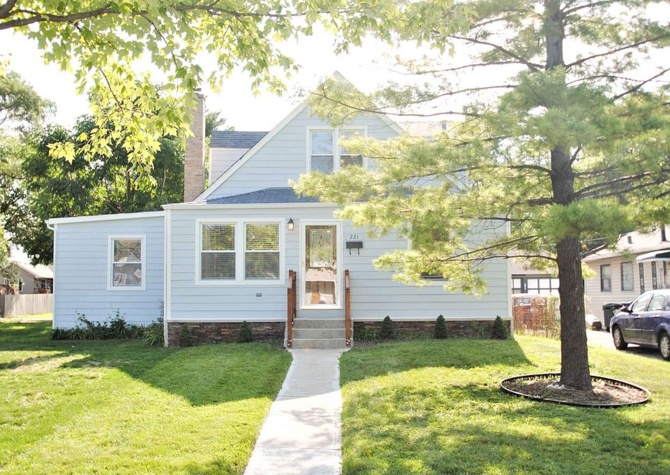 Houses Near Don't miss out on this charming home! 