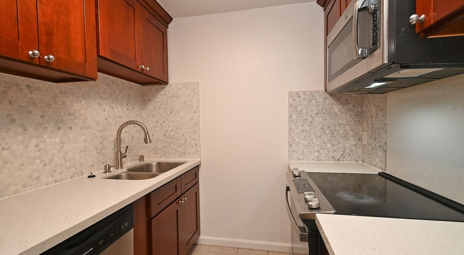 $2590 -TWO BEDROOM / TWO BATHROOM GORGEOUS REMODELED FREMONT CONDO CLOSE TO EVERYTHING