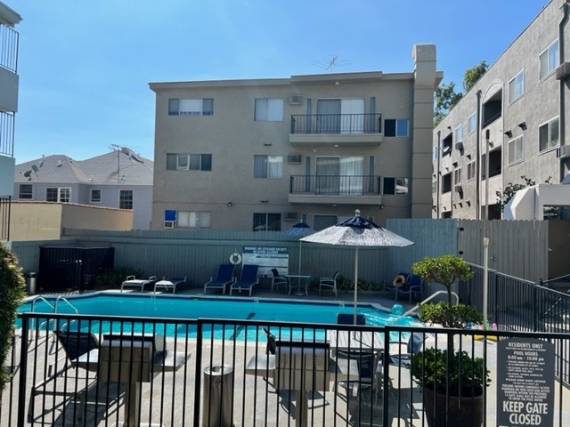 FURNISHED + WIFI UCLA LOCATION DOUBLES, TRIPLES, AND PRIVATE ROOMS! FURNISHED + WIFI + MAID SERVICE