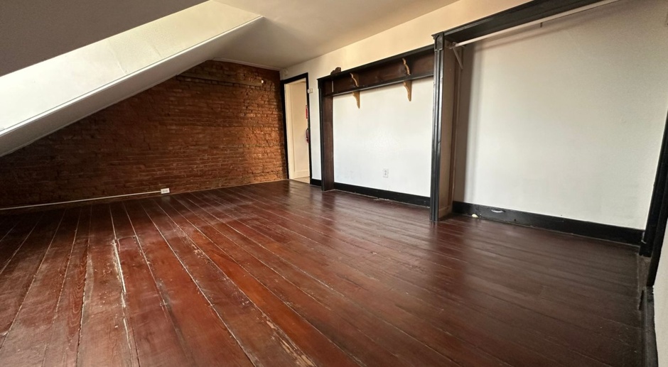 Amazing 4-Bedroom Apartment Located in Northern Liberties! Available NOW!