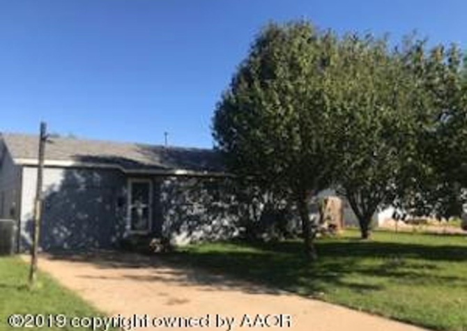 Houses Near Located in Southlawn!!! 4 bedrooms 1 bath plus storage shed