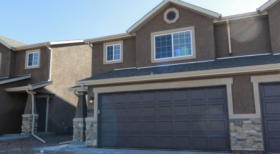 Luxury townhome in Northeast Colorado Springs, Pet free available April 2024 SHOWINGS START APRIL 5TH