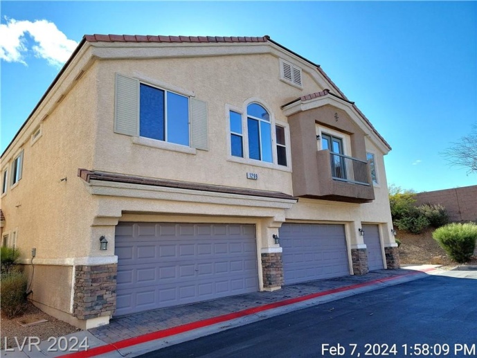 GORGEOUS GREEN VALLEY TOWNHOME!!
