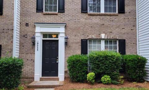 Houses Near UNC Charlotte 3 bedroom townhome in Cornelius for University of North Carolina at Charlotte Students in Charlotte, NC