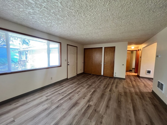MOVE IN SPECIAL 2 Bedroom Close to Downtown/Clark College