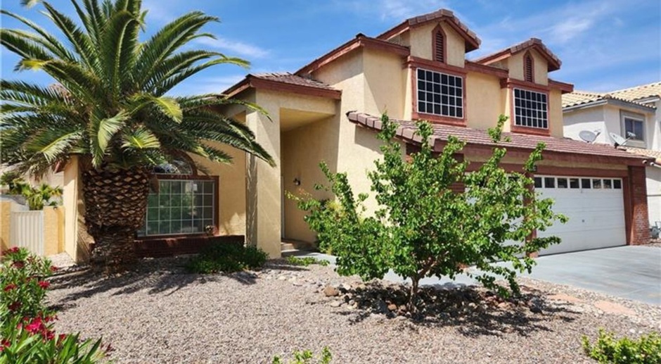 5 BEDROOM BEAUTY WITH A POOL IN GREEN VALLEY!
