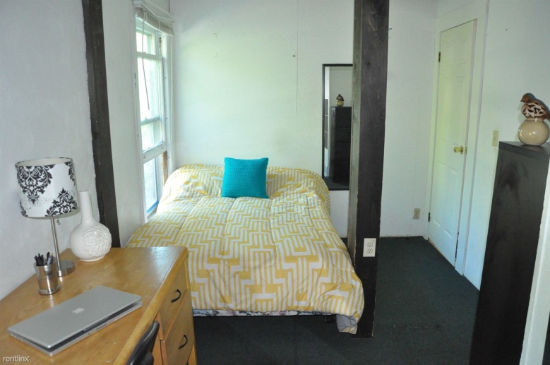 4 Bedroom Apt in Lower Collegetown on a quiet street