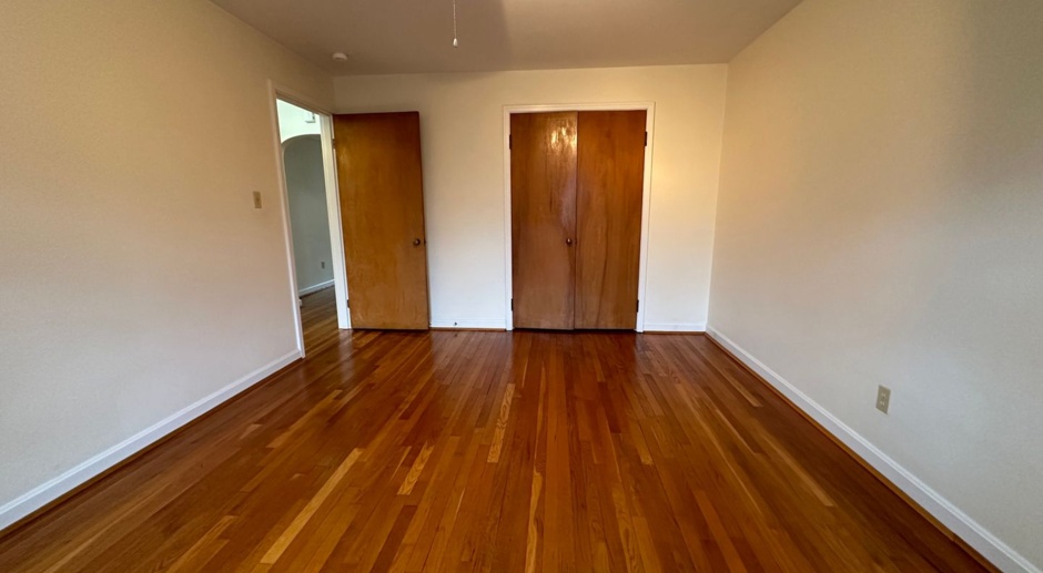 Oakley- clean 2 bed room 1 bath on the first floor with garage