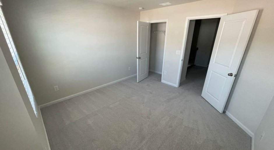 Room in 4 Bedroom Townhome at Country House St