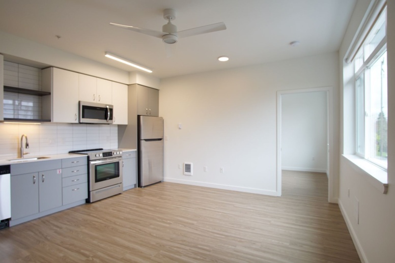 *FREE RENT SPECIAL* Top Floor 1-Bed w/Condo-Grade Finishes Awaits Your Arrival!