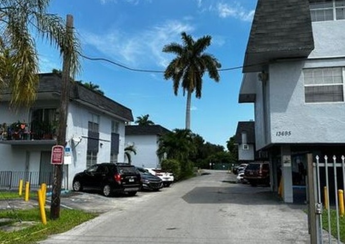 Houses Near 13695 NE 3rd CT, North Miami -- 2b/1.5b!!
