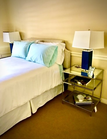 Room en suite for rent in 2bd/2ba Brentwood condo  