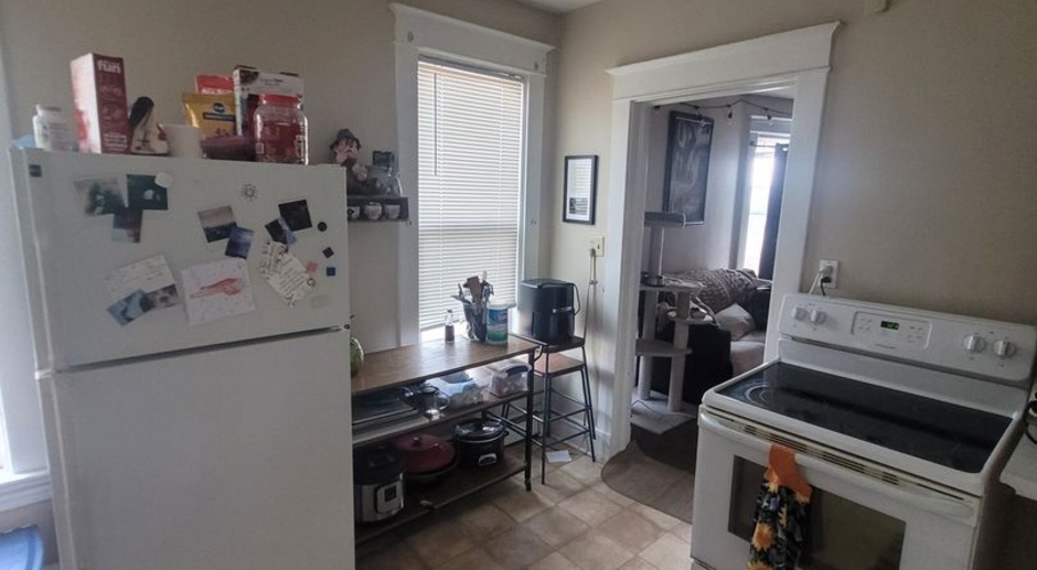 AVAILABLE MAY - Spacious Upper 2 Bed 1 Bath Apt