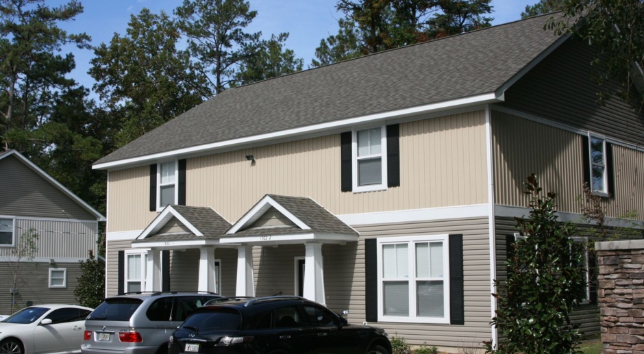 "Hamptons On High"- Gorgeous 4 BR 4 BA Student Housing Townhome Community.