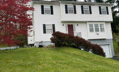 Houses Near RCC Picturesque Mountain Views - Fully Furnished 4 Bedroom Home in Peekskill for Rockland Community College Students in Suffern, NY