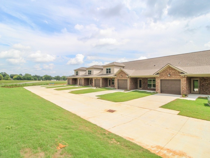 Lucas Ferry Town Homes!  Cable, Internet & Lawn care Included!