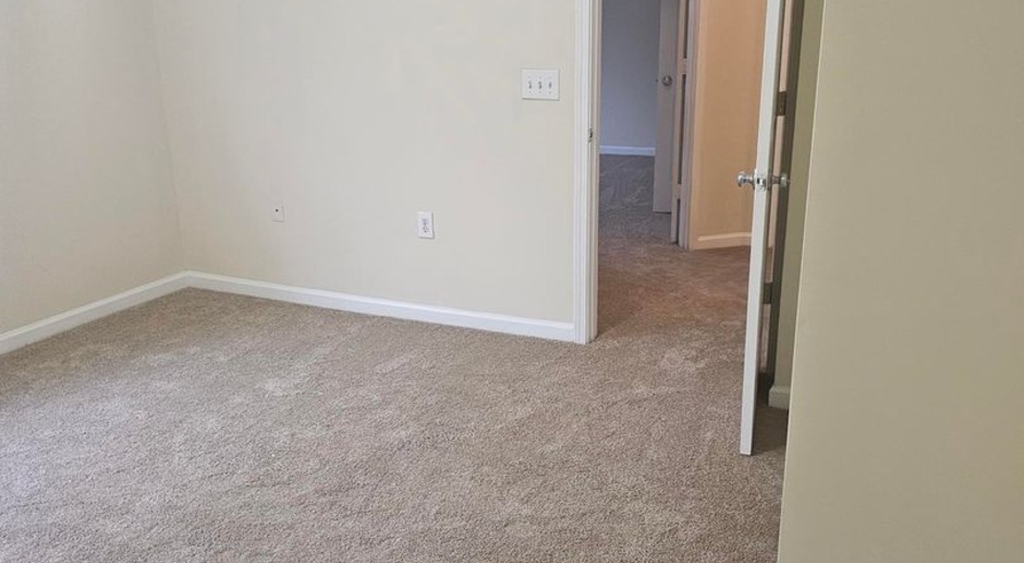 *** 1/2 OFF FIRST FULL MONTH OF RENT***(water included) 