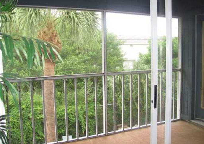 Houses Near 2/2 Private 2nd Floor with Lovely Screened Balcony