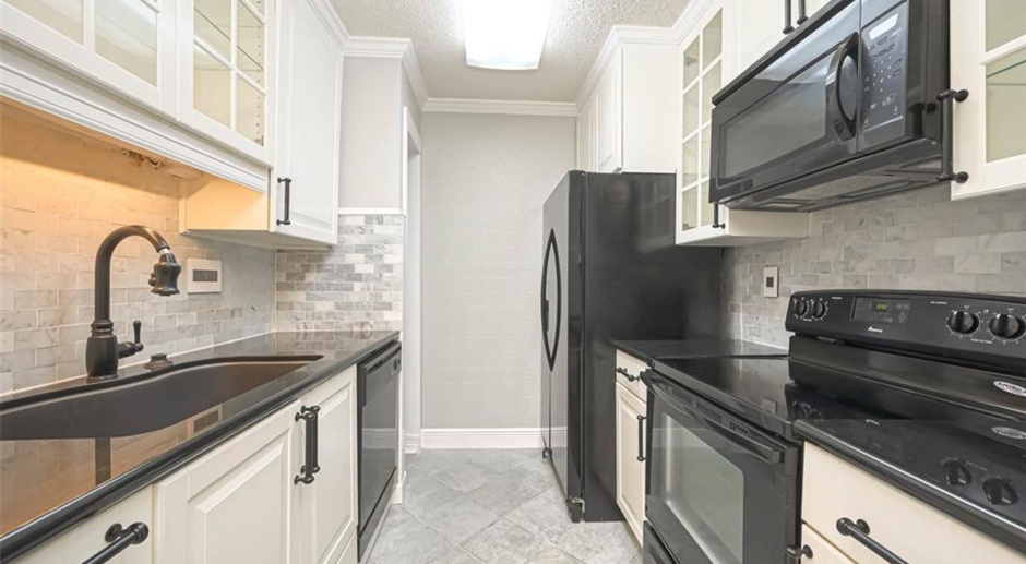 Absolutely beautiful renovated condo in Westchase Area
