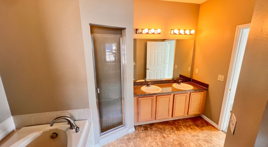 Fantastic 3 bedroom, 2/5 bath home in East Orlando