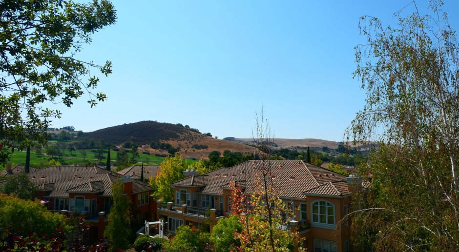 3 bedroom 2 bath townhome inside Silver Creek Valley Country Club! 
