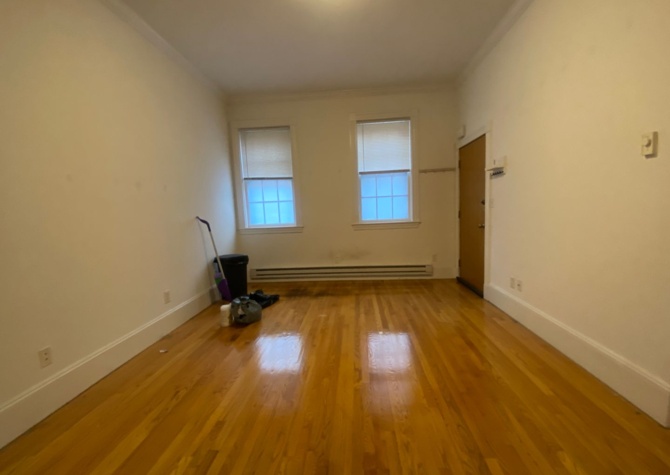 Houses Near Large studio with separate bedroom 
