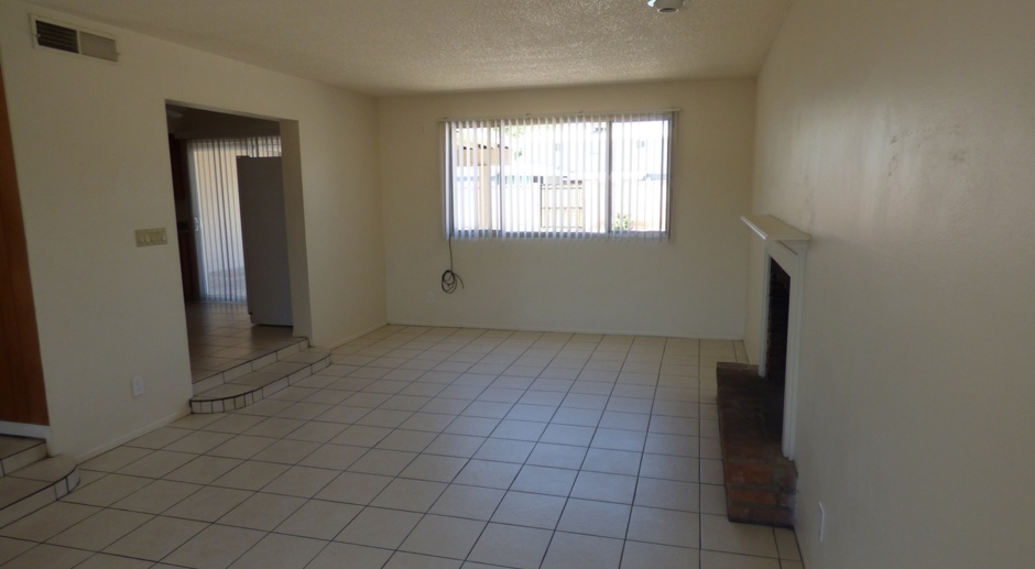 6 Bedroom! 4 1/2 BATHS!  ASU! Diving Pool! Less than 1 mile to campus