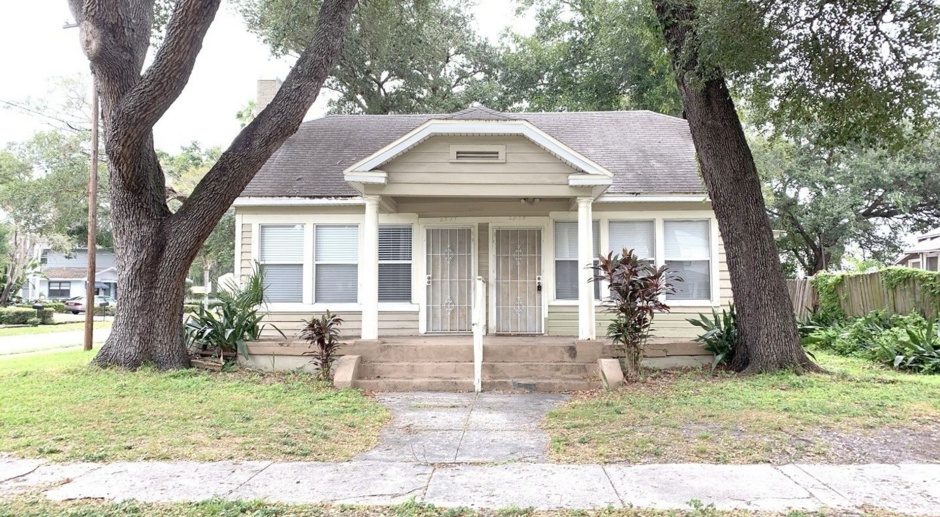 Cozy 2BR/1BA Duplex in South Tampa Plant HS District with Covered Parking