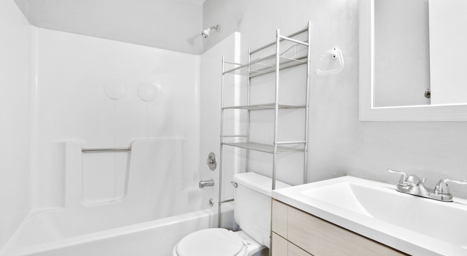 1st Floor Apartment in Downtown Fenton - 1 bed, 1 bath!