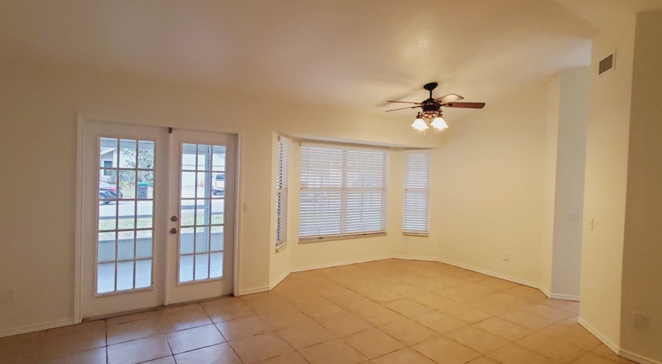 Adorable, Updated 3 Bedroom, 2 Bath Home in Waterford Lakes!