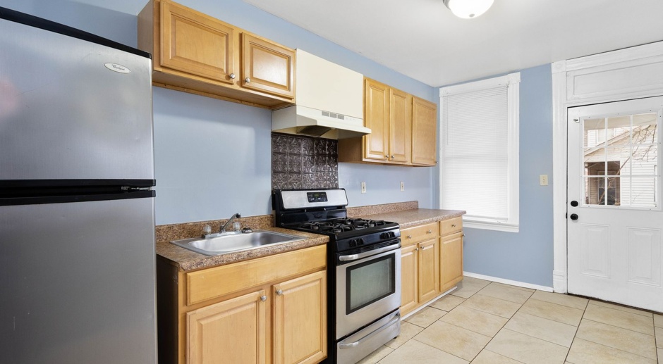 *SCORE 1 MONTH FREE RENT IF SIGNED BY 5/6/24!!* SPECTACULAR 2 BEDROOM IN HOMESTEAD AVAILABLE NOW - FRESH OUT OF RENOVATION! FEATURING CENTRAL A/C!!