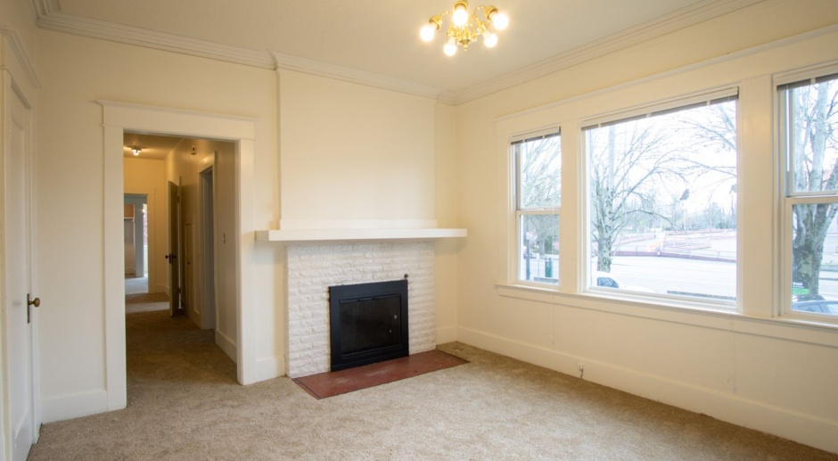 Move-in Special!! Gorgeous Two-Bedroom Corner Flat in 1911 Four-Plex!