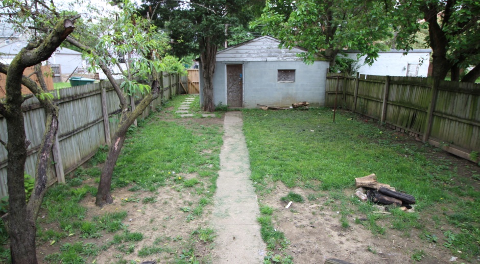 2 Bed / 2 Bath Single Family Home with Fenced in Yard 
