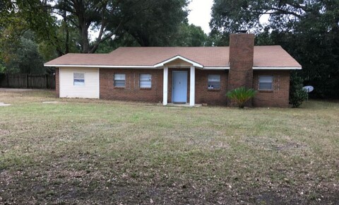 Houses Near Radford M Locklin Technical Center Recently renovated with 4 rooms for Radford M Locklin Technical Center Students in Milton, FL