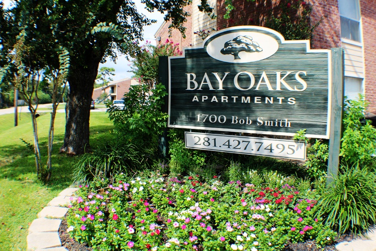 Bay Oaks