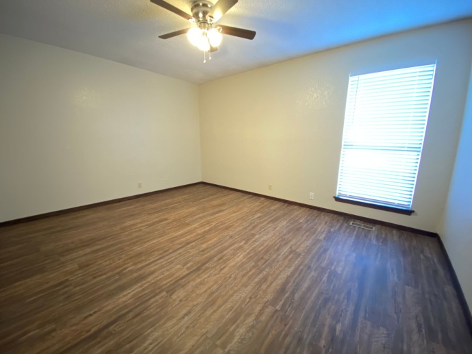 *MOVE IN SPECIAL* LARGE 2 Bedroom 2 Bath Duplex * NW OKC 